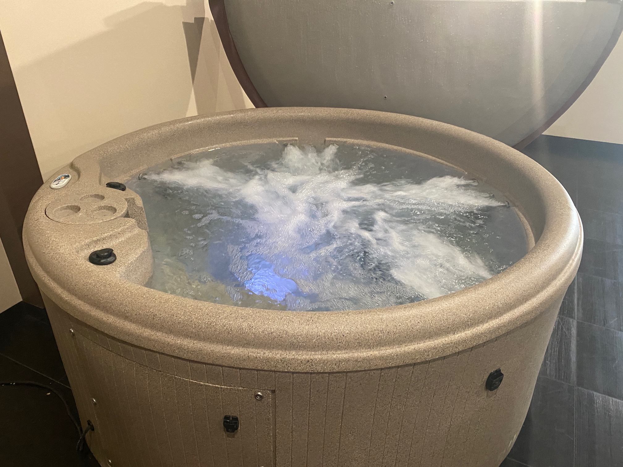 SOLD! 2020 Evolution Dawn 22 Plug and Play – $3,100 plus tax